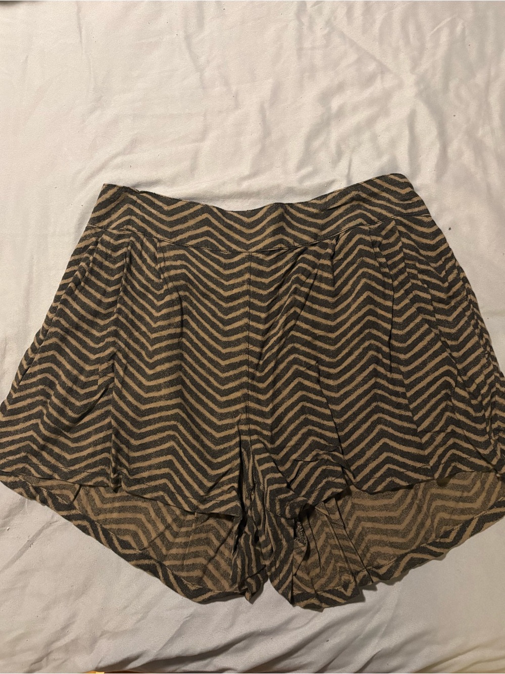 ❤️ American Eagle flowy shorts